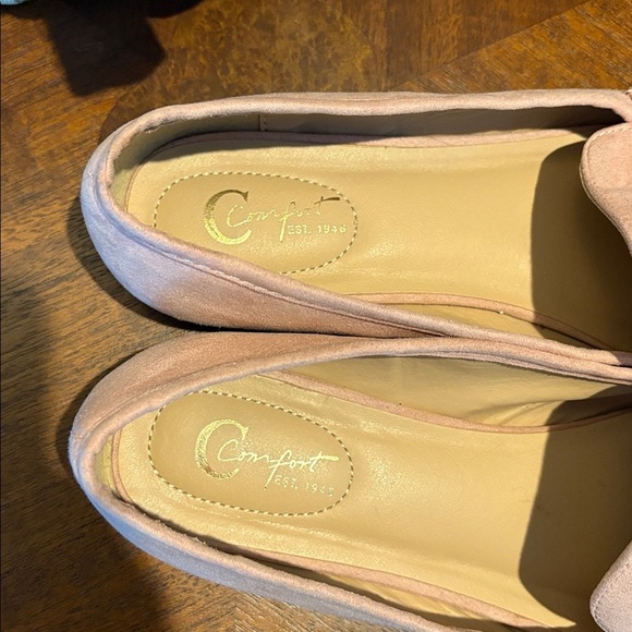 C EST 1946 suede shoes  women’s Sz 9 pink  flats  rhinestone trim  man-made sole - Picture 9 of 11